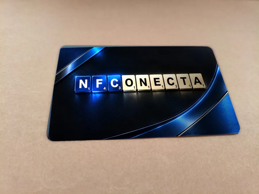 Tarjeta de presentación NFC negra de NFConecta